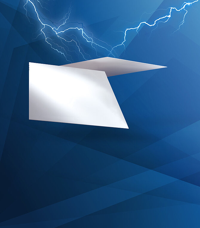 Substrats en alumine renforcés à la zircone devant un flash.