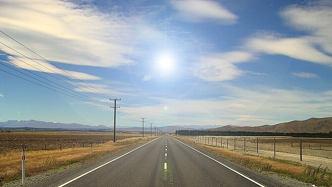 Eine Straße mit der Aufschrift "Start" in Großbuchstaben