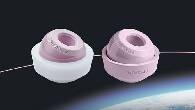 Two BIOLOX®delta femoral heads, paired with HXLPE and cup inserts