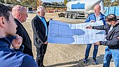 Mayor Oliver Weigel visits construction site