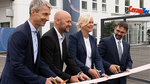 Eric Oellerer, Jan-Philipp Mync-Kohlschmidt and Dr Carla Kriwet officially open the CeramTec extension building for medical technology in Marktredwitz.