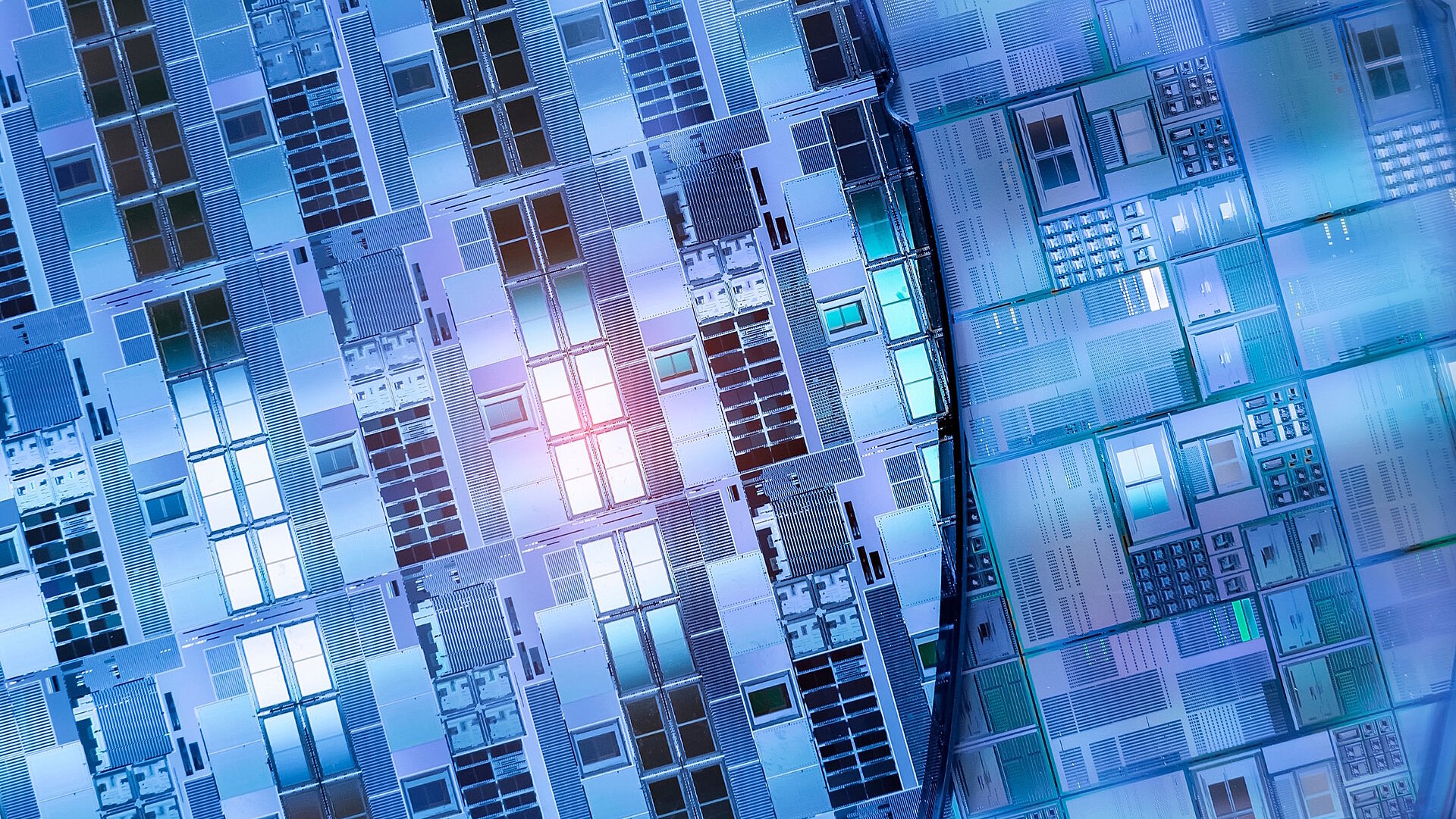 Blau schimmernde Halbleiterplatte