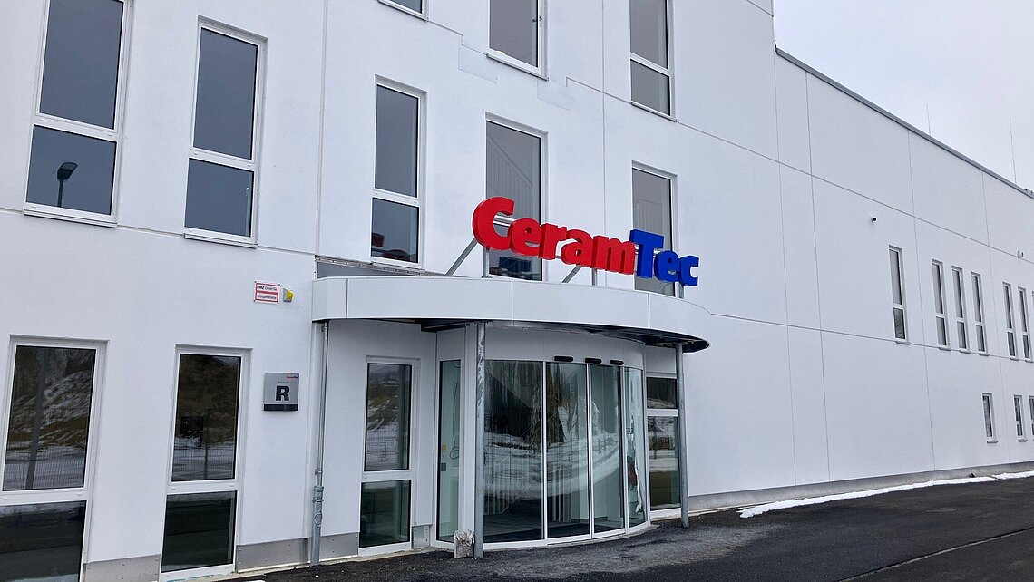 Entrance of the new medical technology building of CeramTec in Marktredwitz with company logo