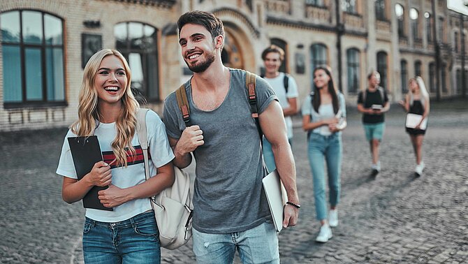 Studenten auf Campus