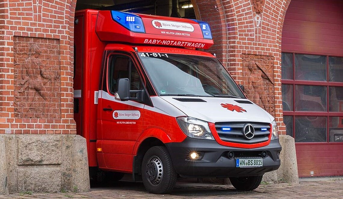 Notarztwagen Felix, der von CeramTec unterstützt wird
