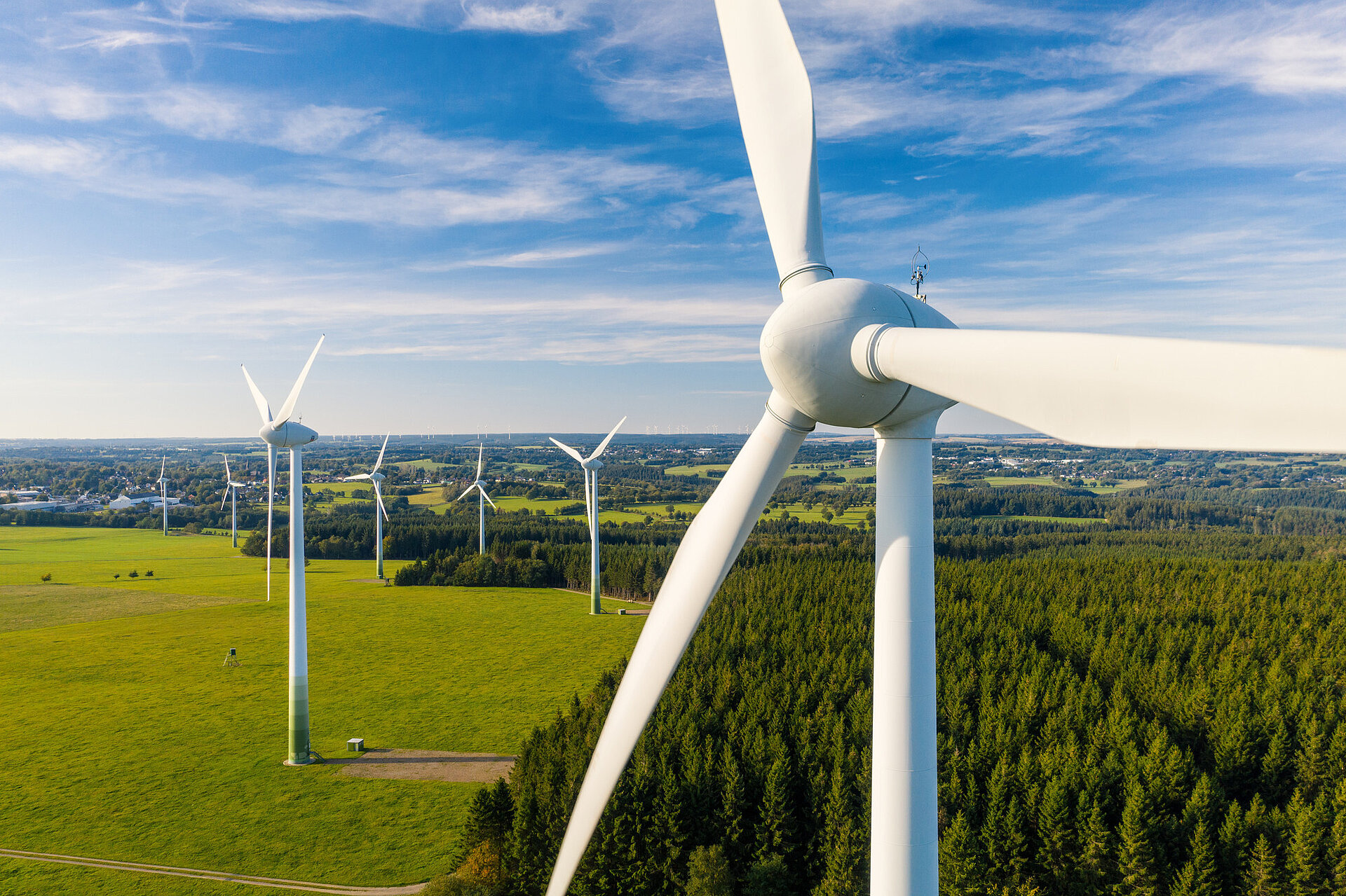 Éoliennes dans la nature