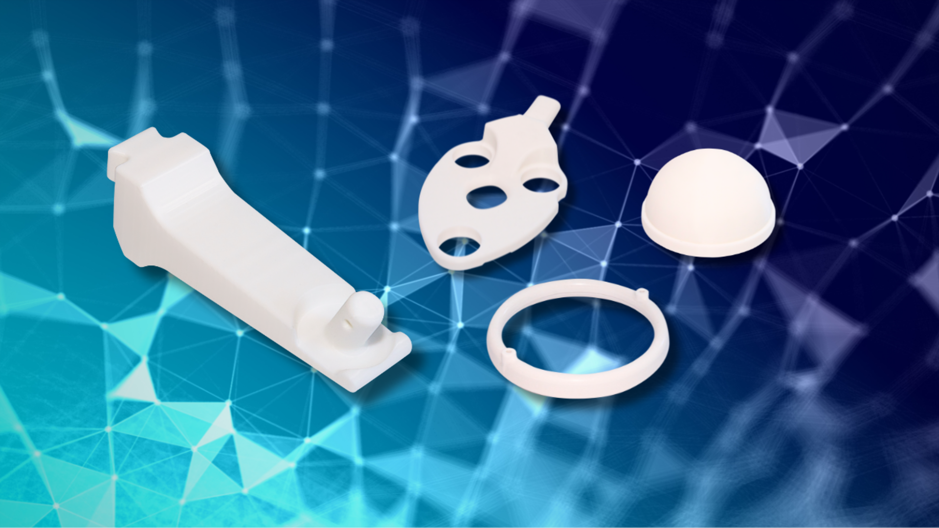 Verschiedene weiße Salzkerne von EMG Saltcores (ehemals Emil Müller GmbH) vor blauem Hintergrund