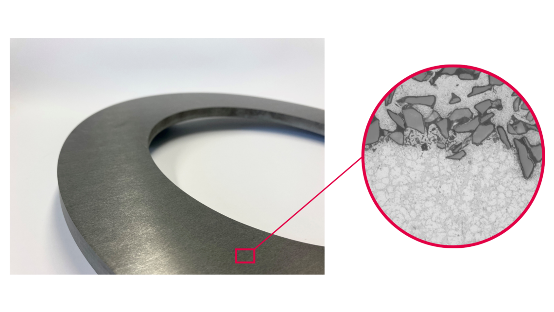 Une image macro montre la structure du composite à matrice métallique MMC produit par CeramTec.