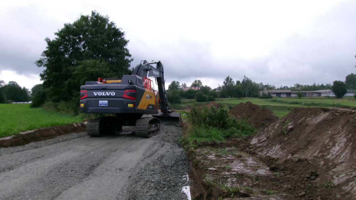 Excavator travelling on a road to the excavation pit