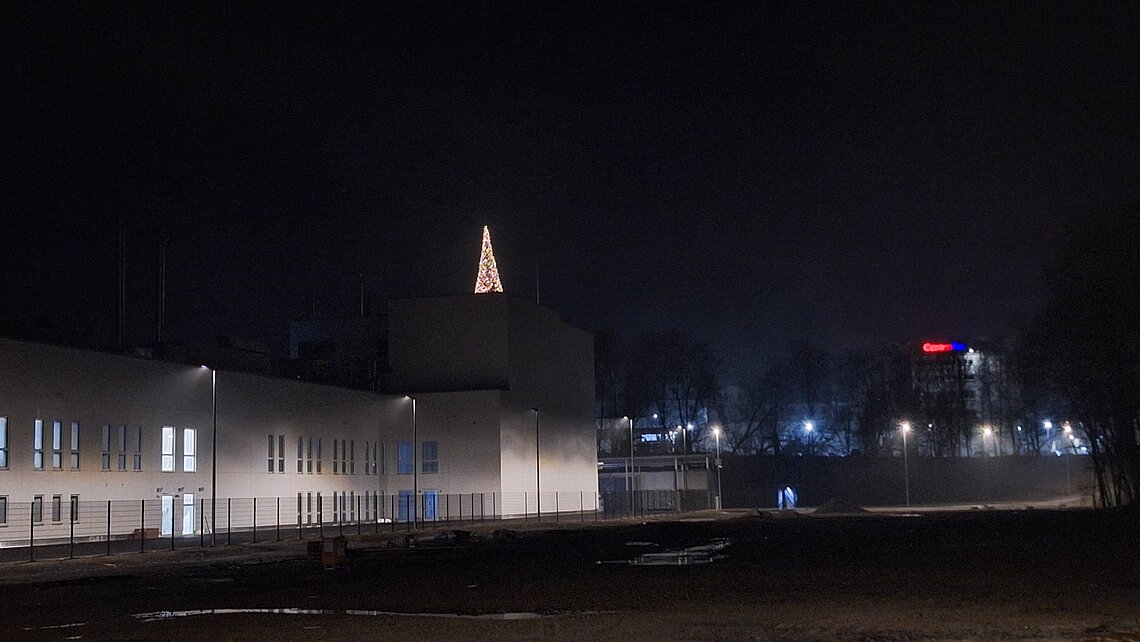 A Christmas tree lights up the night sky at CeramTec's new building in Marktredwitz