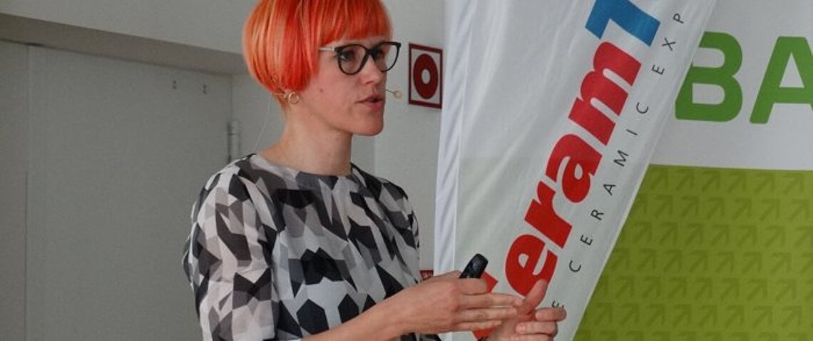 Kati Wilhelm besucht CeramTec
