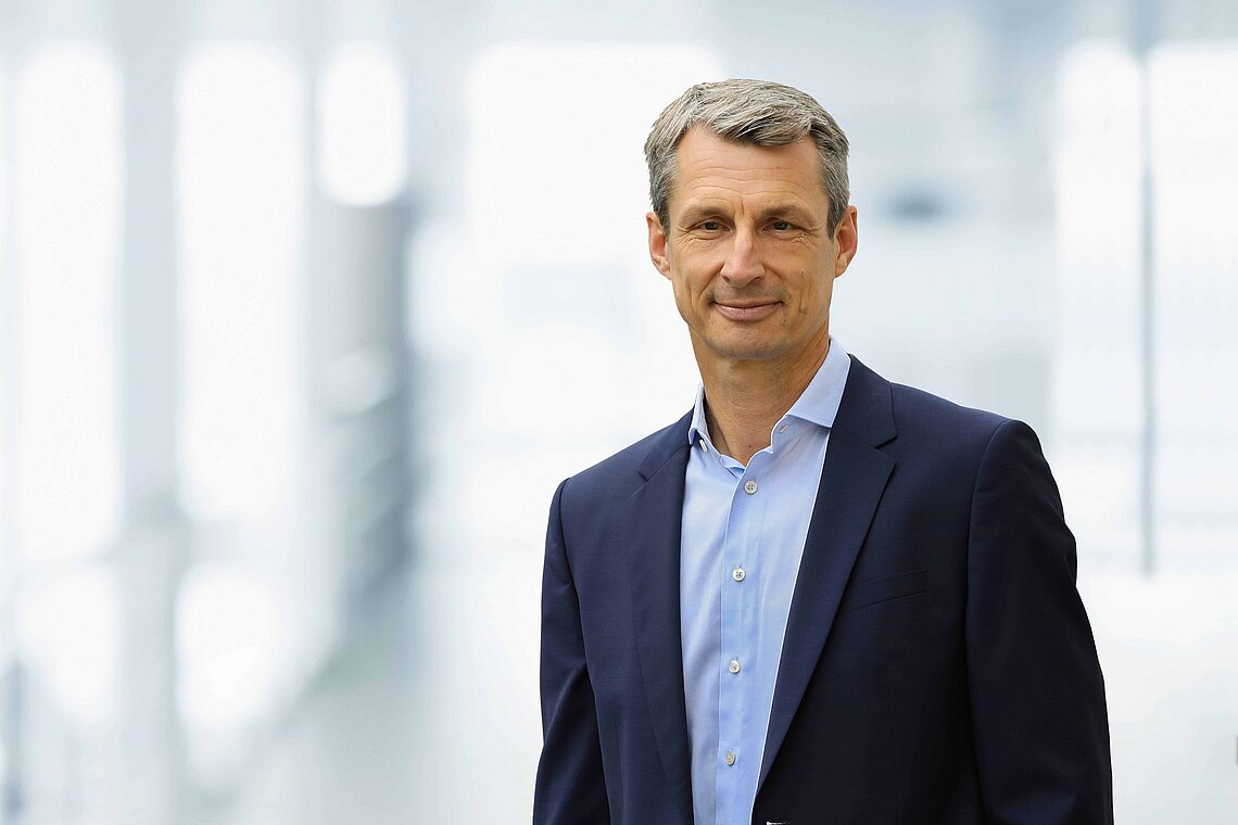 Eric Oellerer infront of a light background