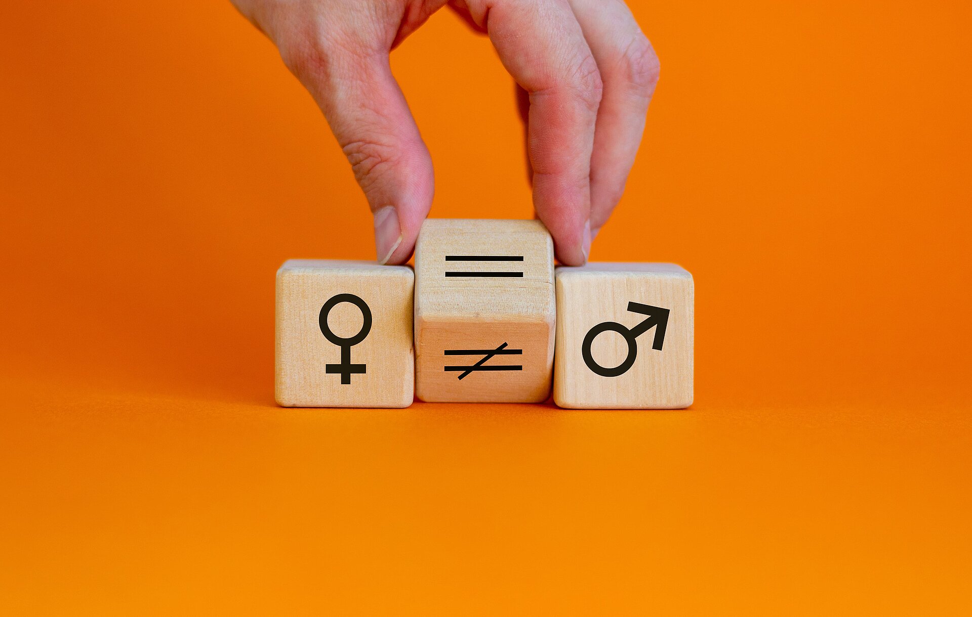 Three cubes symbolise the gender pay gap