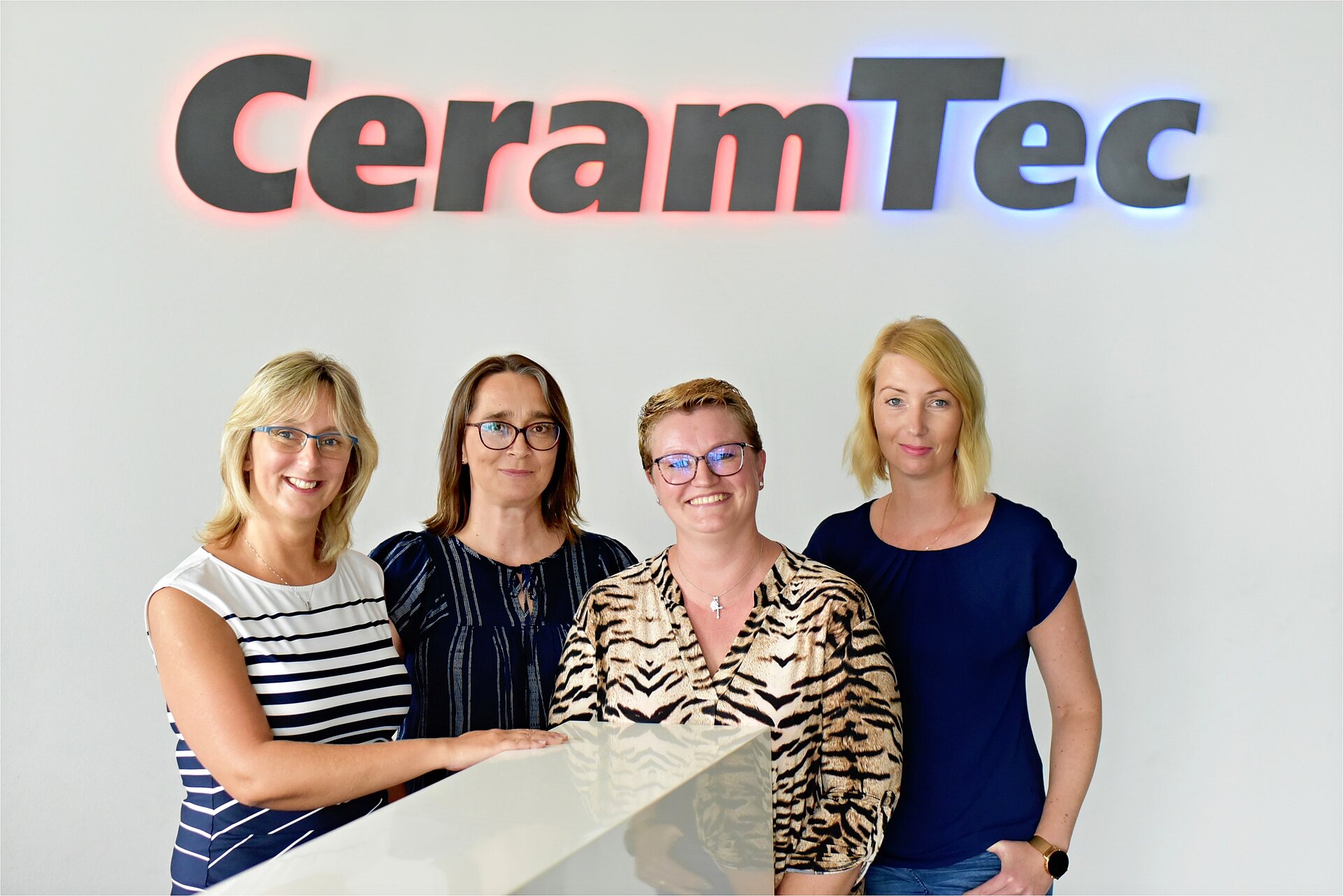 Skupinová fotografie týmu zákaznického servisu CeramTec Šumperk